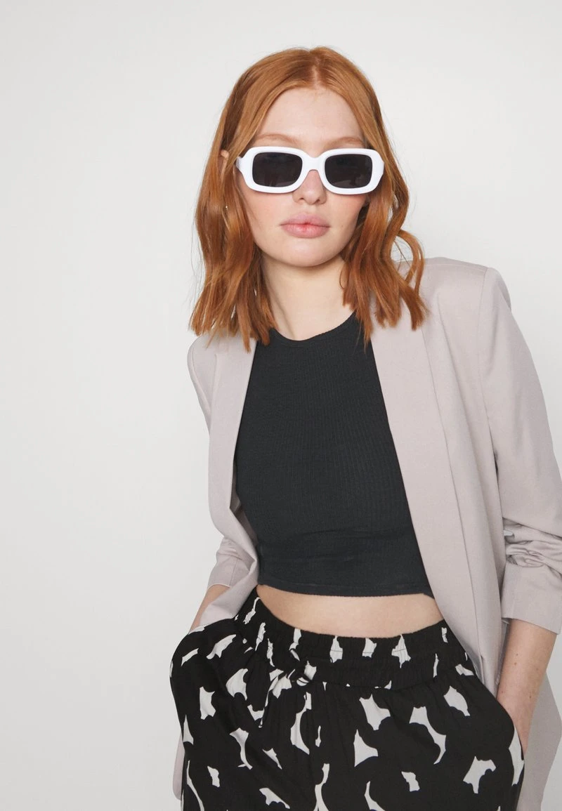 Monki LINNEA TROUSERS MOQ 1000 - Stoffhose - Big Scribble Black – Bild 5