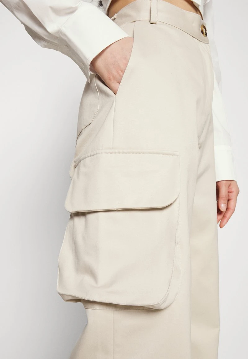 ELLEME GABARDINE TROUSERS - Stoffhose - Beige – Bild 6